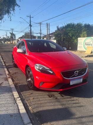 VOLVO V40 2.0 T5 R DESIGN TURBO GASOLINA 4P AUTOMÁTICO VOLVO V40 2.0 T5 R DESIGN TURBO GASOLINA 4P AUTOMÁTICO